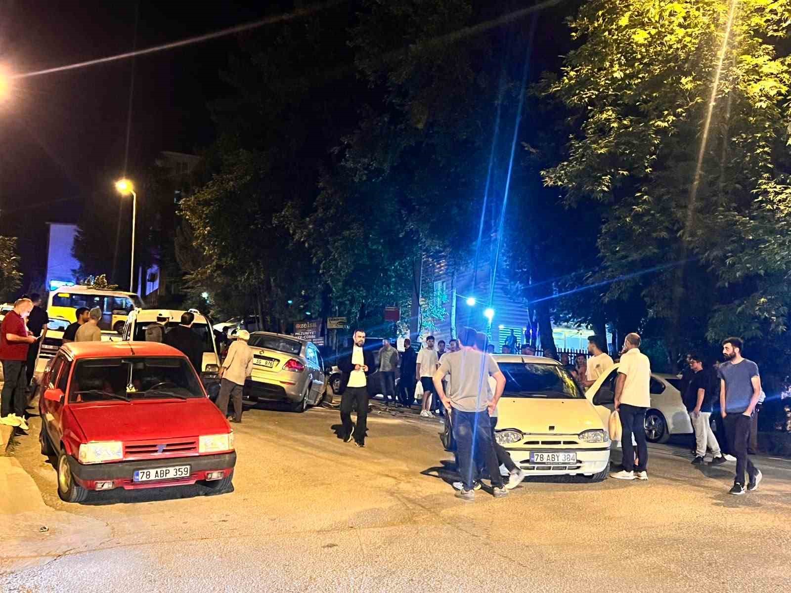 Yaralamalı zincirleme kazanın görüntüleri ortaya çıktı 5 yaralamali zincirleme kazanin goruntuleri ortaya cikti 1 CWVU9CDh
