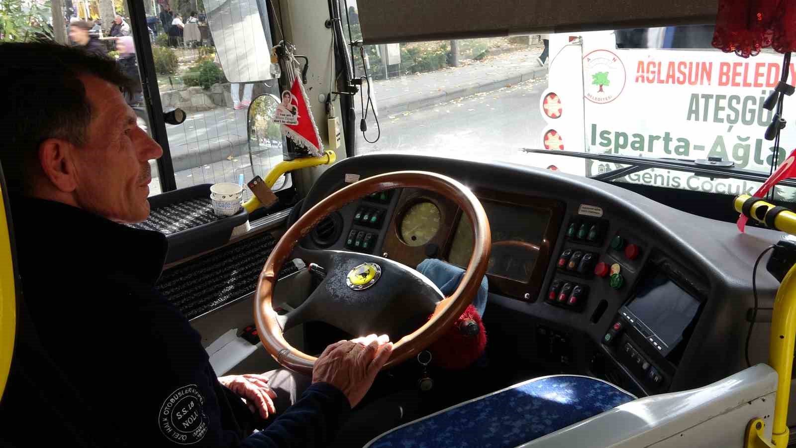 Yaralı köpeği kurtarmak için seferini yarıda bırakan halk otobüsü şoföründen insanlık dersi 8 yarali kopegi kurtarmak icin seferini yarida birakan halk otobusu soforunden insanlik dersi 4 slE411Zy