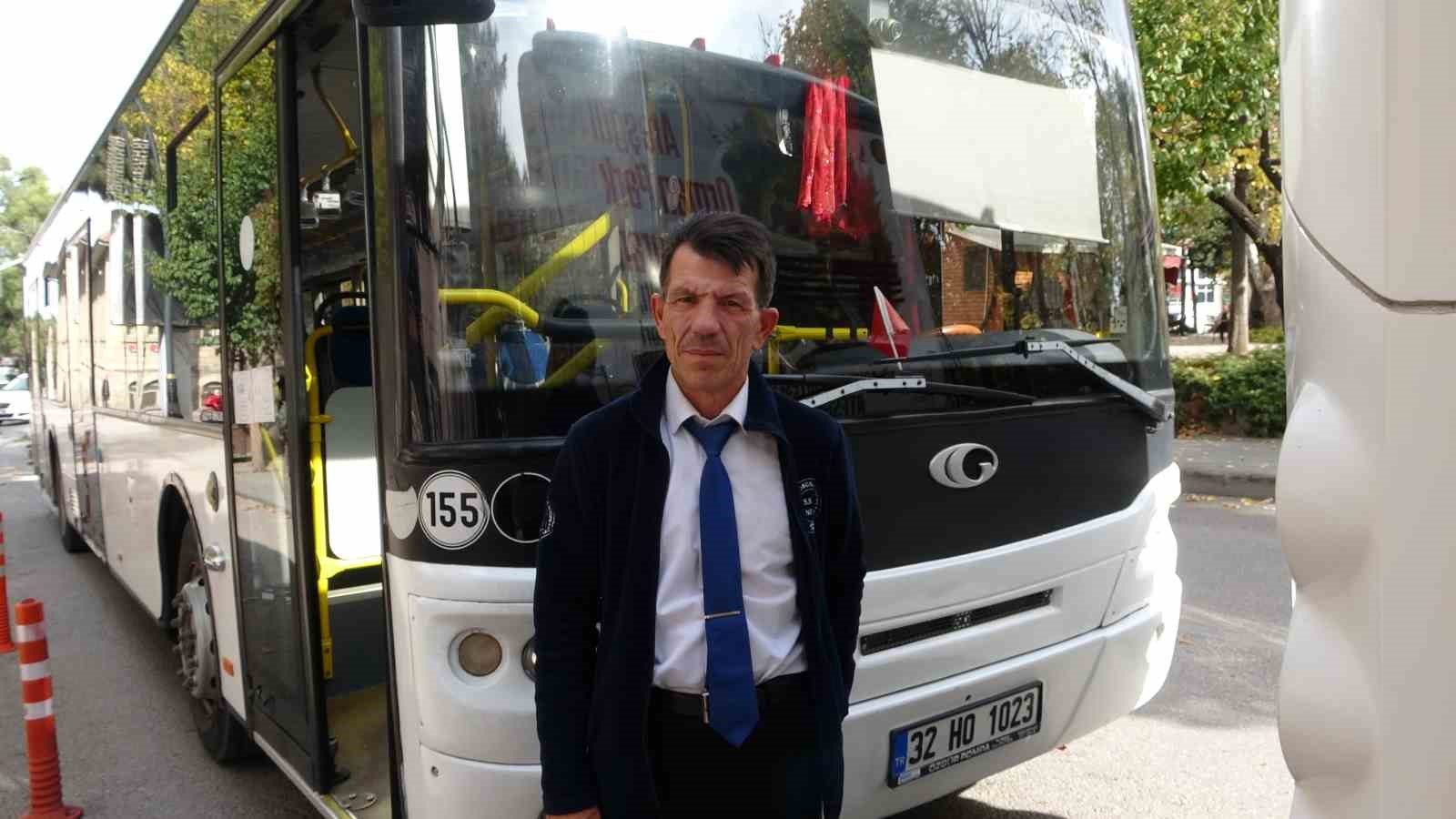 Yaralı köpeği kurtarmak için seferini yarıda bırakan halk otobüsü şoföründen insanlık dersi 10 yarali kopegi kurtarmak icin seferini yarida birakan halk otobusu soforunden insanlik dersi 6 54LfDUsZ