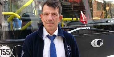 yarali-kopegi-kurtarmak-icin-seferini-yarida-birakan-halk-otobusu-soforunden-insanlik-dersi-lS8P3tiD.jpg