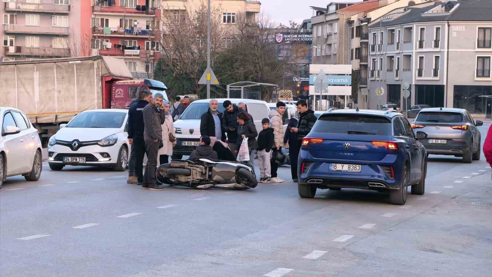 yarali motosiklet surucusu yarali annesinin elini tutup moral verdi 3 r3ZBW9MK