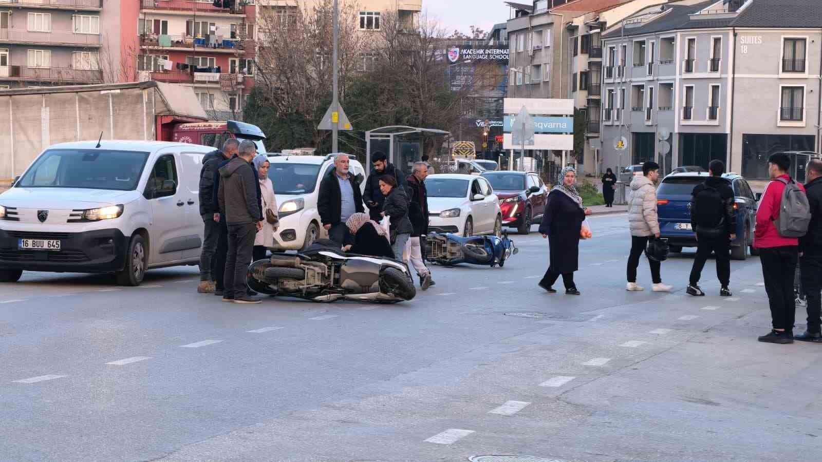 yarali motosiklet surucusu yarali annesinin elini tutup moral verdi 4 DQqmAlG5
