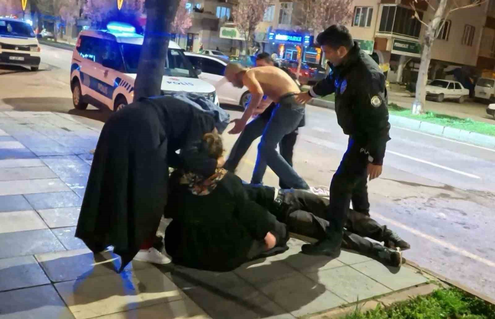 yarali oglunun basindaki annenin feryadi yurekleri dagladi 2 gV74gCVU