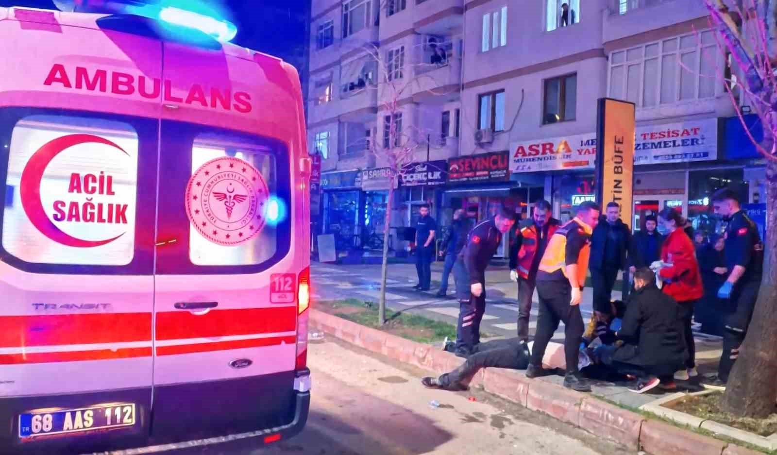 yarali oglunun basindaki annenin feryadi yurekleri dagladi 7 vXQgGlcT