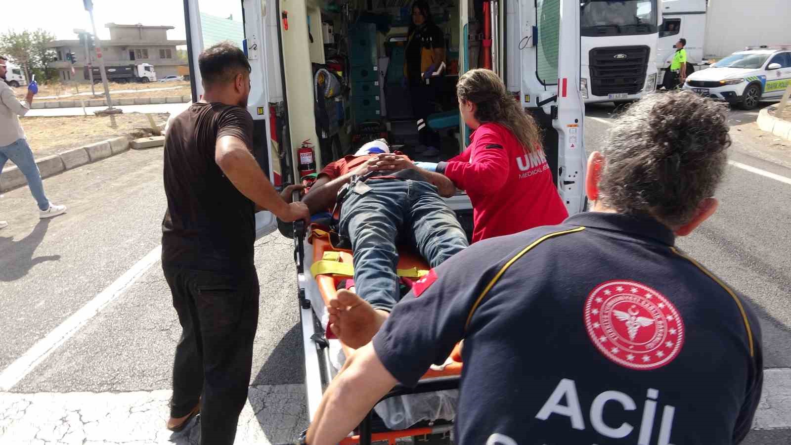 yarali tasiyan otomobille kamyonet carpisti 3 yarali 1 jeHrihEU