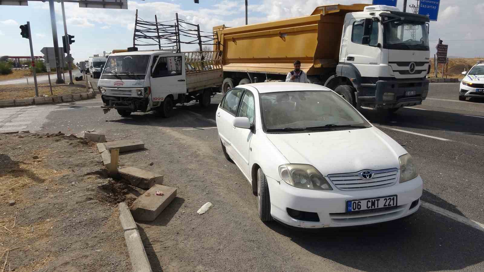 yarali tasiyan otomobille kamyonet carpisti 3 yarali 3 ZdlB8iDe
