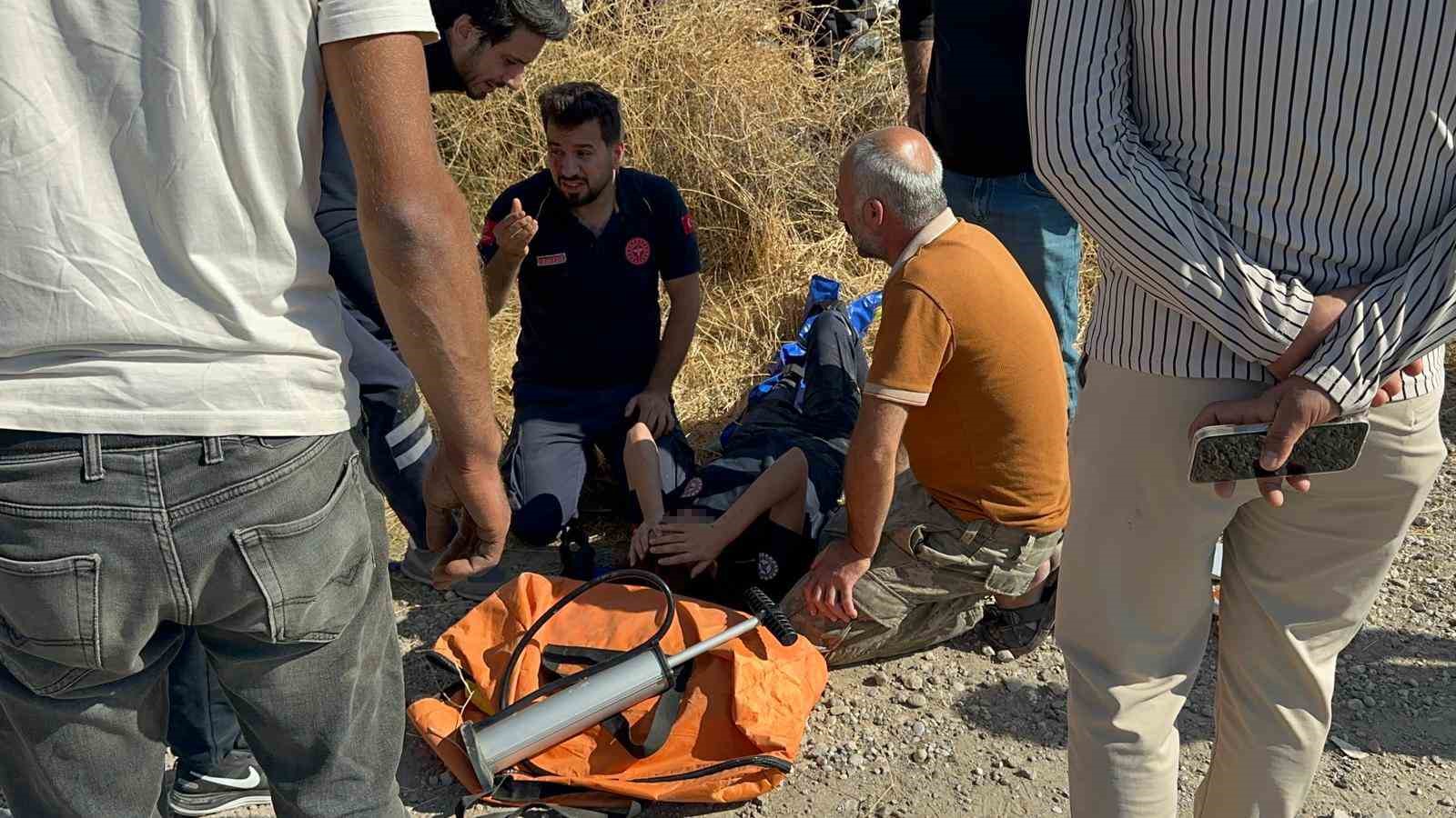 yaralilari tasiyan ambulans ile otomobil carpisti 8 yarali 2 Di6TAfn5
