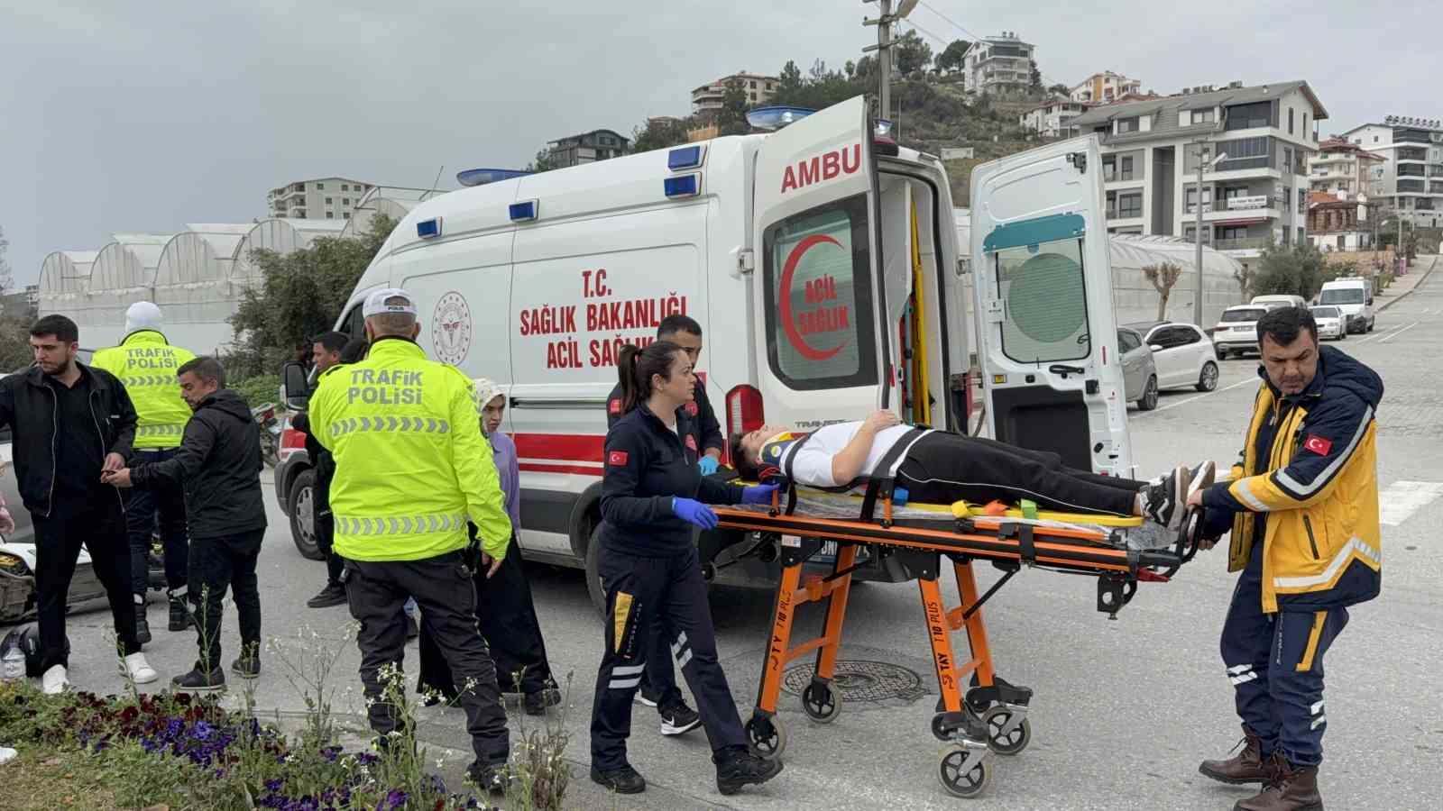 yaraliya ilk mudahale tesadufen olay yerinden gecen acil doktorundan 2 JZIIMvfK