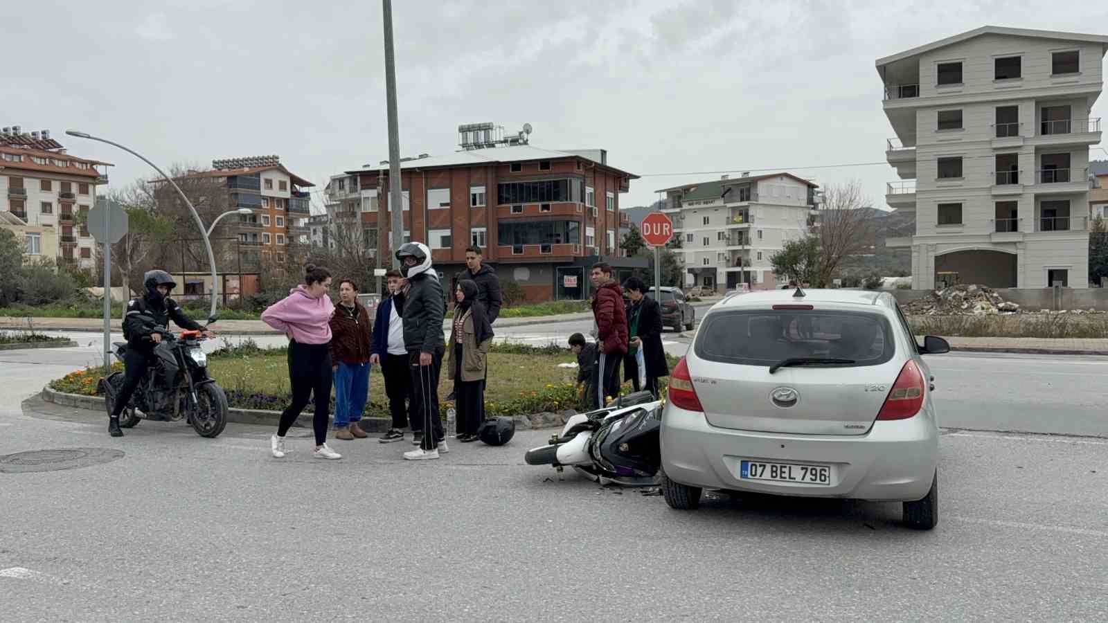 yaraliya ilk mudahale tesadufen olay yerinden gecen acil doktorundan 4