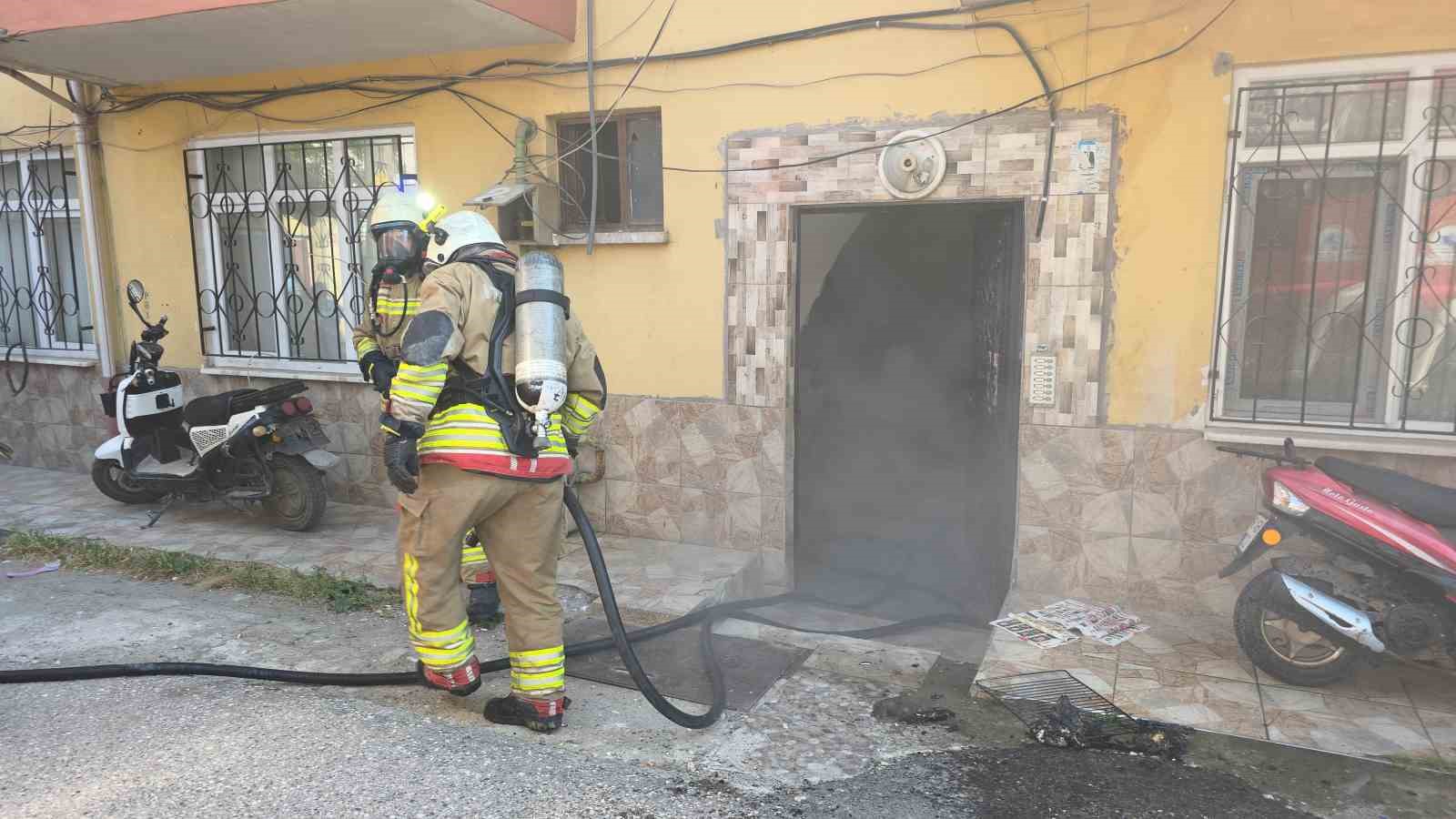 Yaramaz çocukların evcilik oyunu yürekleri ağza getirdi: Az kalsın ev yanıyordu 9 yaramaz cocuklarin evcilik oyunu yurekleri agza getirdi az kalsin ev yaniyordu 5 iPkbICfN