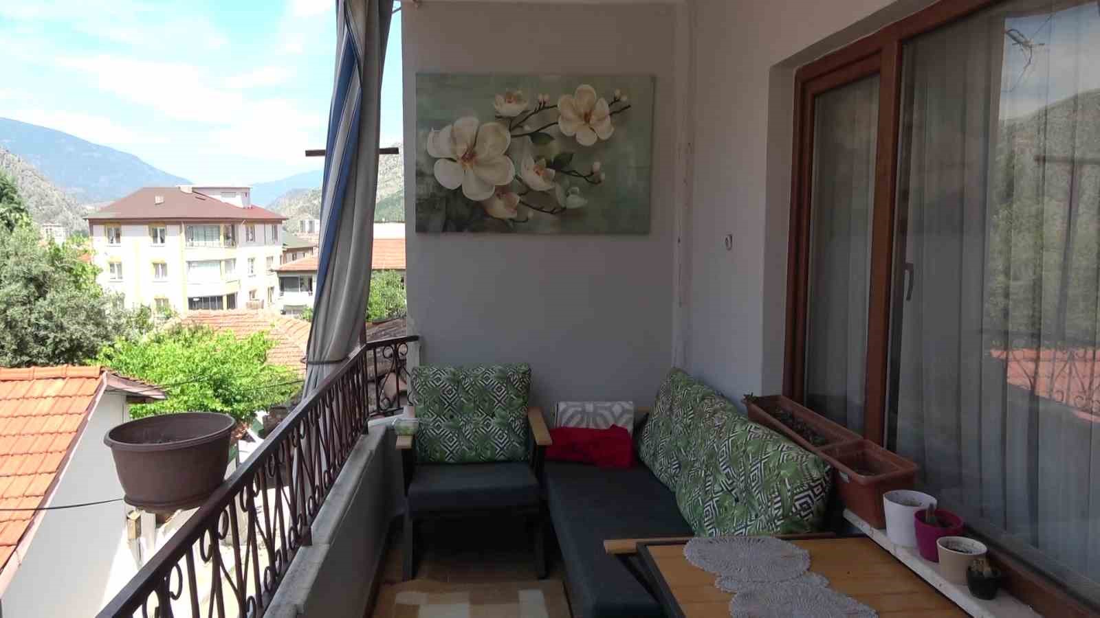 Yarasa balkon perdesini yuvaya dönüştürdü, ev sahibi ‘Batman’ adını verdi 8 yarasa balkon perdesini yuvaya donusturdu ev sahibi batman adini verdi 4 RaWHMAHG