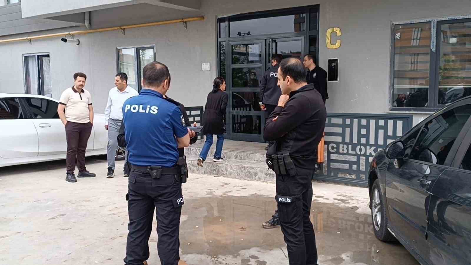 yardim etmek isterken canindan oldu batmanda asansor bosluguna dusen vatandas hayatini kaybetti 1 asgIhwC7