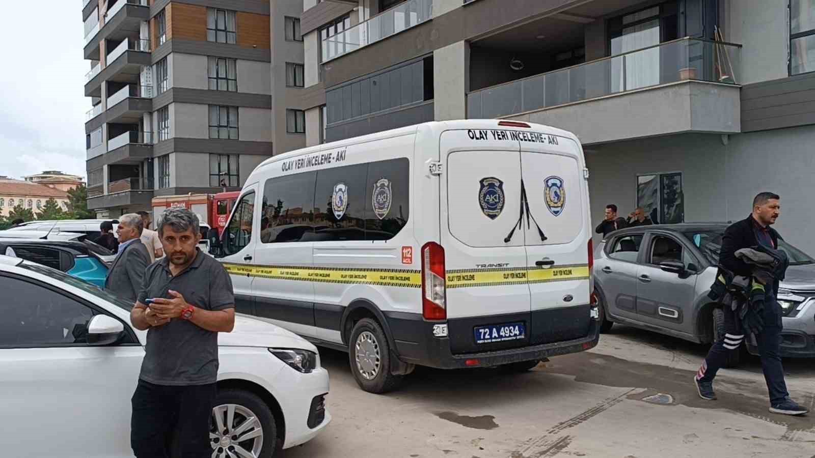 yardim etmek isterken canindan oldu batmanda asansor bosluguna dusen vatandas hayatini kaybetti 2 4ZylNOTL