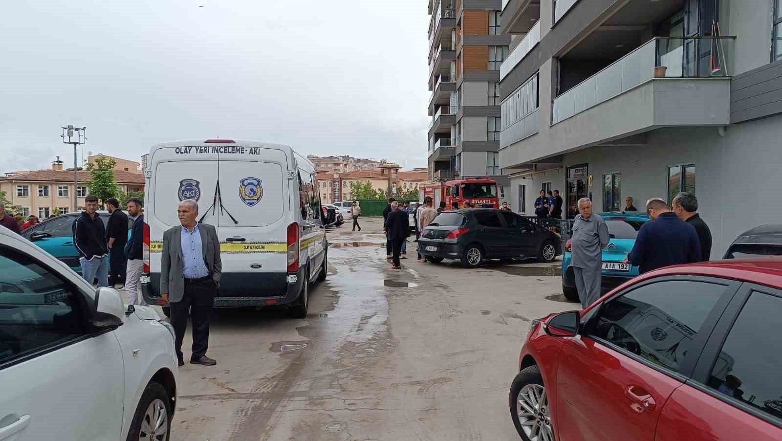 yardim etmek isterken canindan oldu batmanda asansor bosluguna dusen vatandas hayatini kaybetti 3 1JL9qE1b