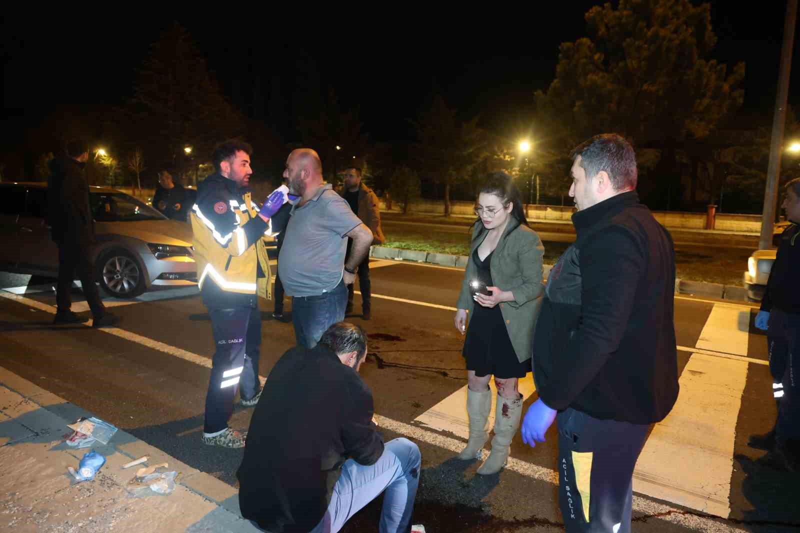 Yardım için durdular, kendilerine küfür edilince alkollü sürücüyü ve arkadaşını darp ettiler 5 yardim icin durdular kendilerine kufur edilince alkollu surucuyu ve arkadasini darp ettiler 1 IUh8iVr8