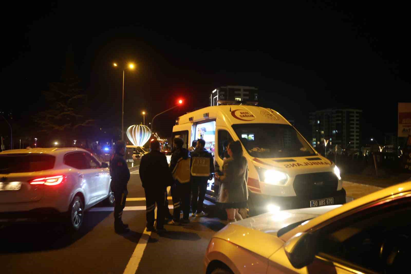 Yardım için durdular, kendilerine küfür edilince alkollü sürücüyü ve arkadaşını darp ettiler 7 yardim icin durdular kendilerine kufur edilince alkollu surucuyu ve arkadasini darp ettiler 3