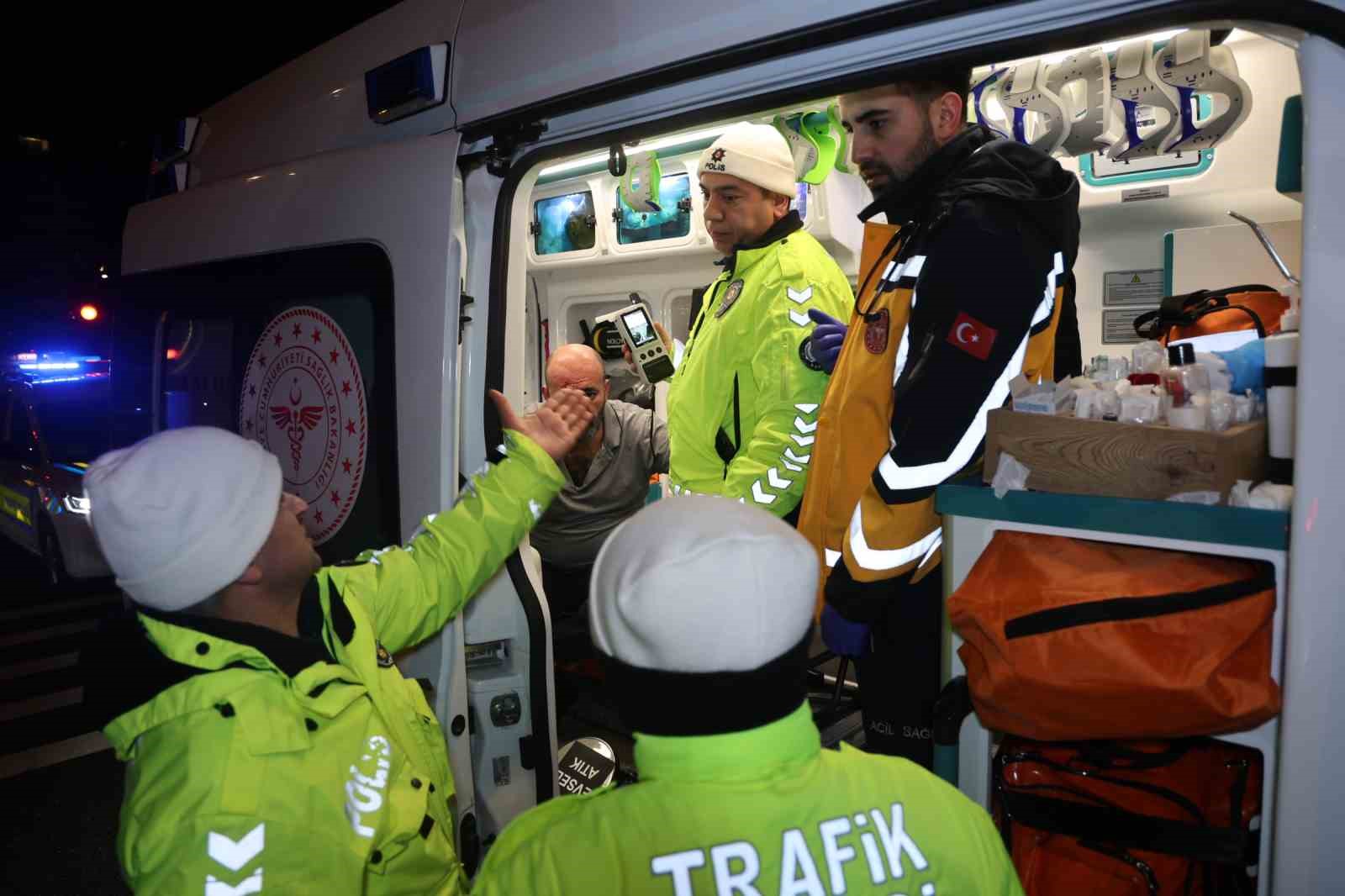 Yardım için durdular, kendilerine küfür edilince alkollü sürücüyü ve arkadaşını darp ettiler 8 yardim icin durdular kendilerine kufur edilince alkollu surucuyu ve arkadasini darp ettiler 4 U7YqLlHh