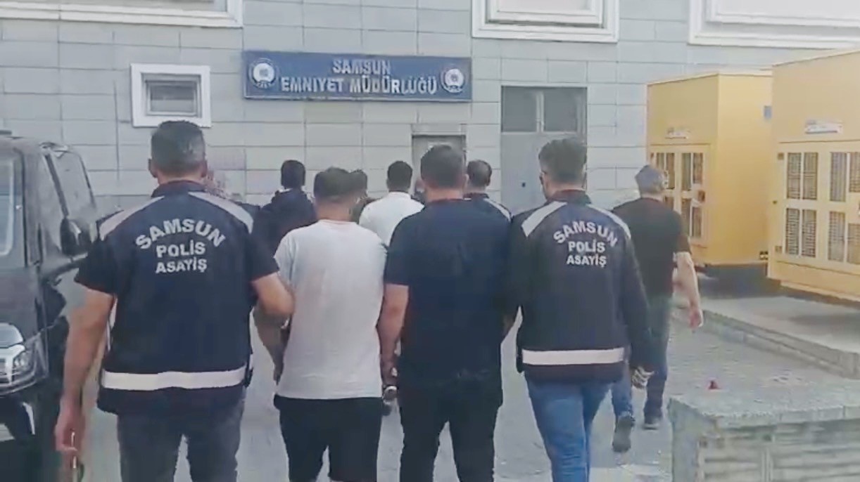 Yardım kolisi vaadiyle dolandırıcılık: 6 gözaltı 4 yardim kolisi vaadiyle dolandiricilik 6 gozalti 0 DGNL9qEU