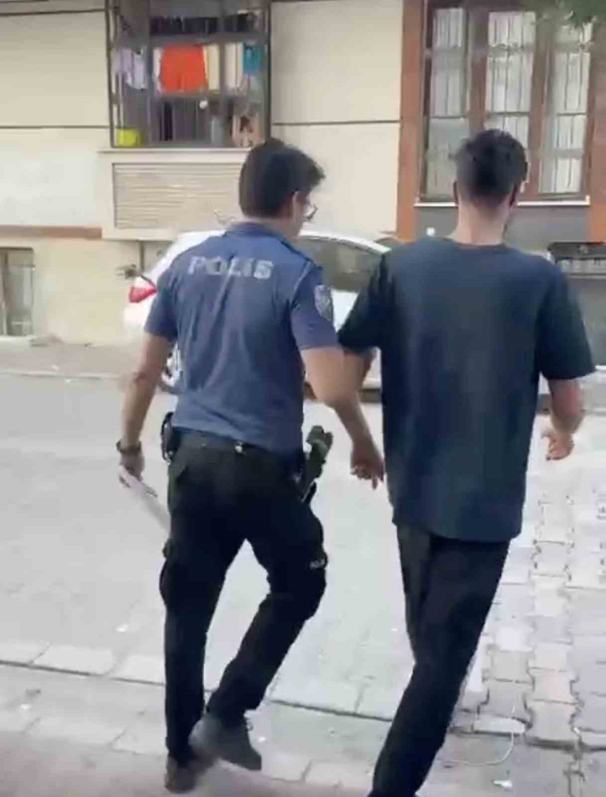 Yardım kolisi vaadiyle dolandırıcılık: 6 gözaltı 7 yardim kolisi vaadiyle dolandiricilik 6 gozalti 3 jWE5KgVf
