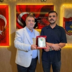 yardimsever-taksiciye-plaket-J7xr2CyV.jpg