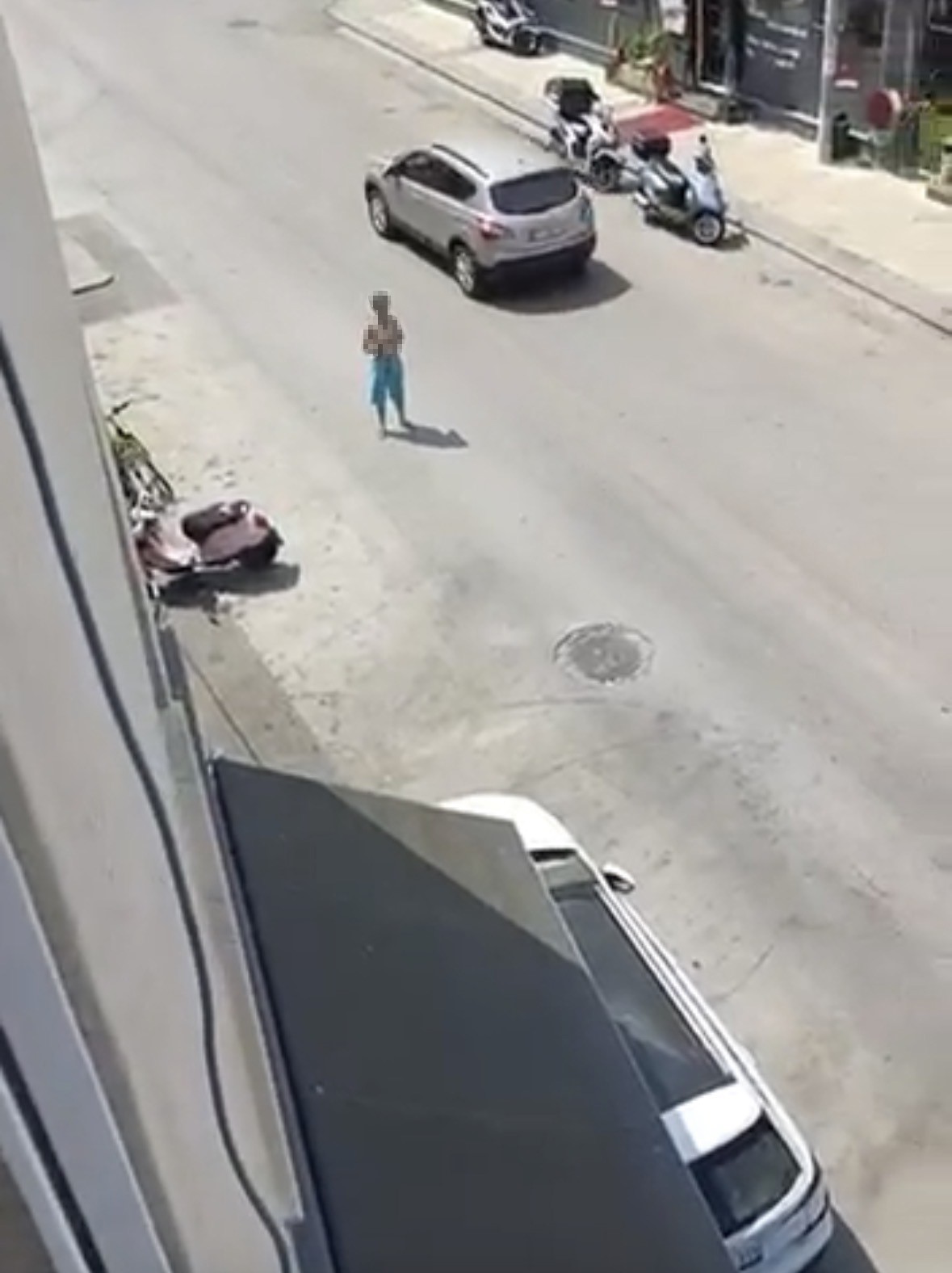 yari ciplak sokaga cikan kadin daha sonra 3 kattan atladi 2 rLm6Jqmc