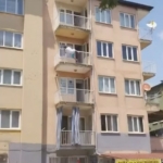yari-ciplak-sokaga-cikan-kadin-daha-sonra-3-kattan-atladi-SYB7iCHe.jpg