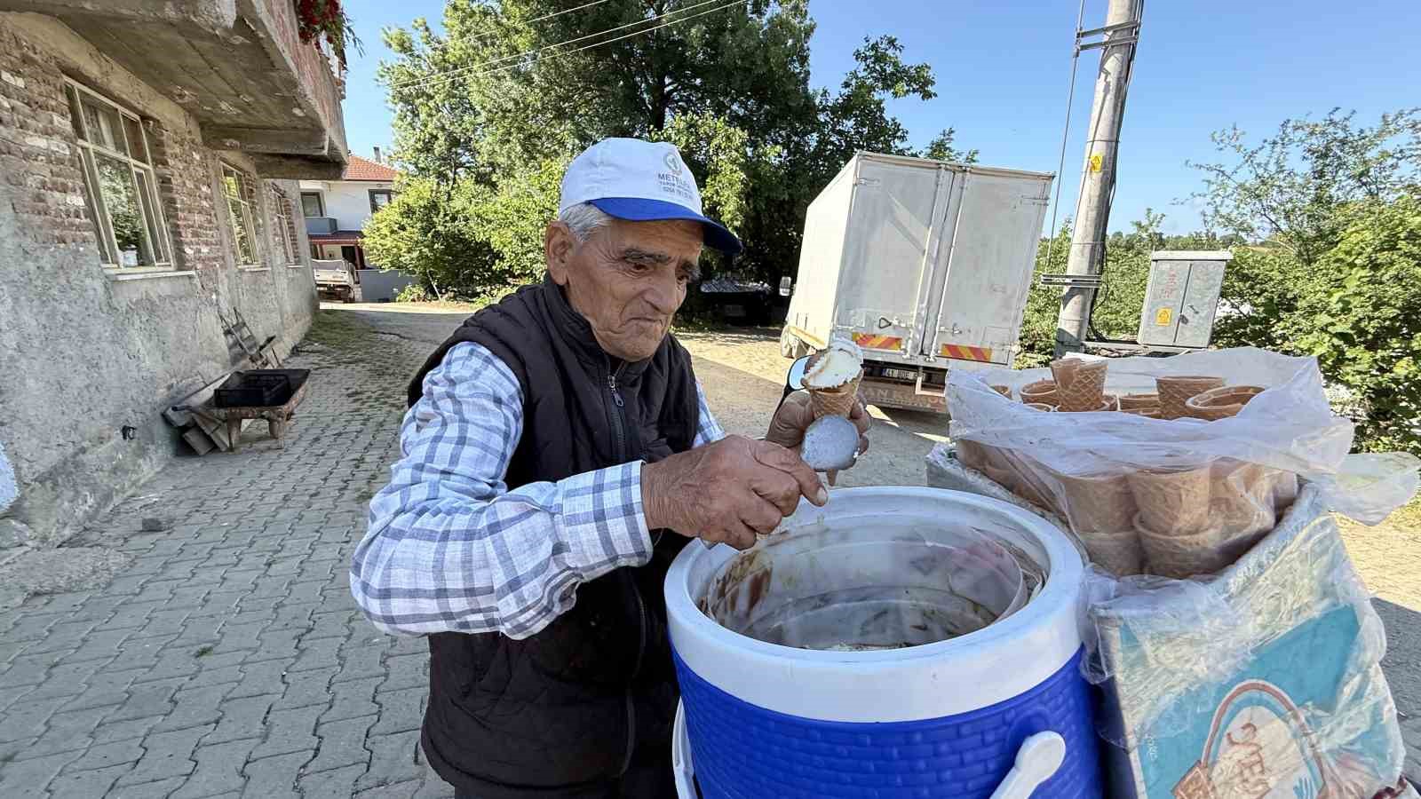 yarim asirdan fazladir koy koy gezerek dondurma satiyor 4 9t9mtFpX