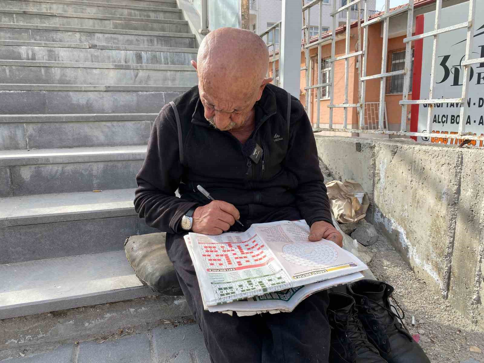 Yarım asırdır her gün bulmaca çözüyor 8 yarim asirdir her gun bulmaca cozuyor 4