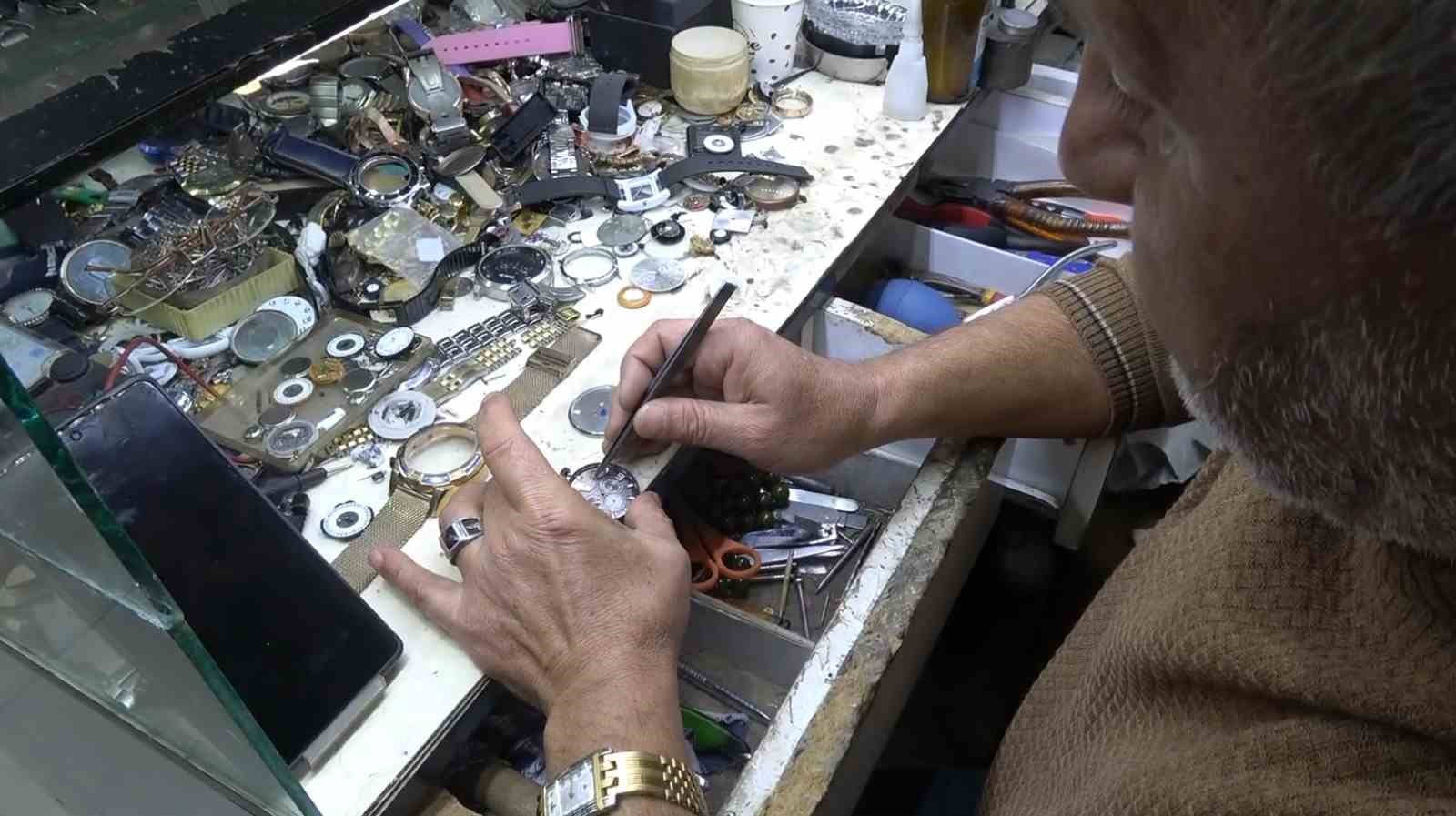 yarim asirdir zamana ayar veriyor 3 C84CbDNG