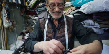 yarim-asirlik-emektar-terzi-hazir-giyime-karsi-zanaatini-yasatiyor-dUfJmndO.jpg