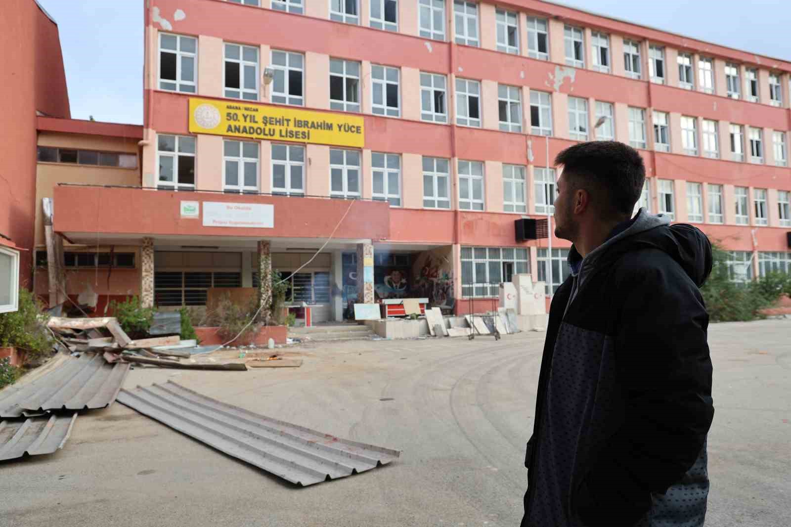 yarim asirlik okulda yikim calismalari basladi mezunlar son kez huzunle gezdi 0 PJcq54Zz