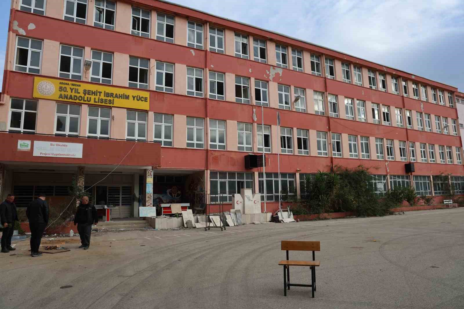 yarim asirlik okulda yikim calismalari basladi mezunlar son kez huzunle gezdi 3
