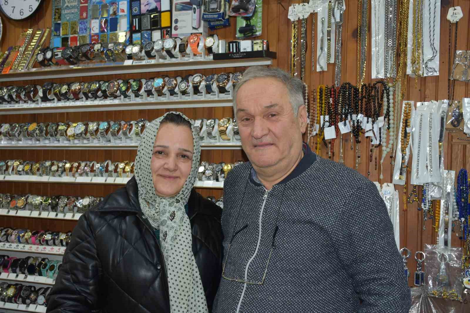 Yarım asırlık saat ustası çırak bulamadığı mesleğini eşiyle ayakta tutuyor 6 yarim asirlik saat ustasi cirak bulamadigi meslegini esiyle ayakta tutuyor 2 AL8RIS2R