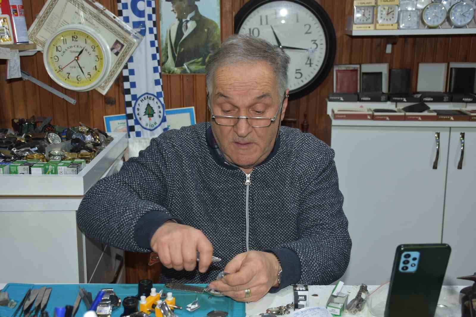 Yarım asırlık saat ustası çırak bulamadığı mesleğini eşiyle ayakta tutuyor 9 yarim asirlik saat ustasi cirak bulamadigi meslegini esiyle ayakta tutuyor 5 wC6RpWeb