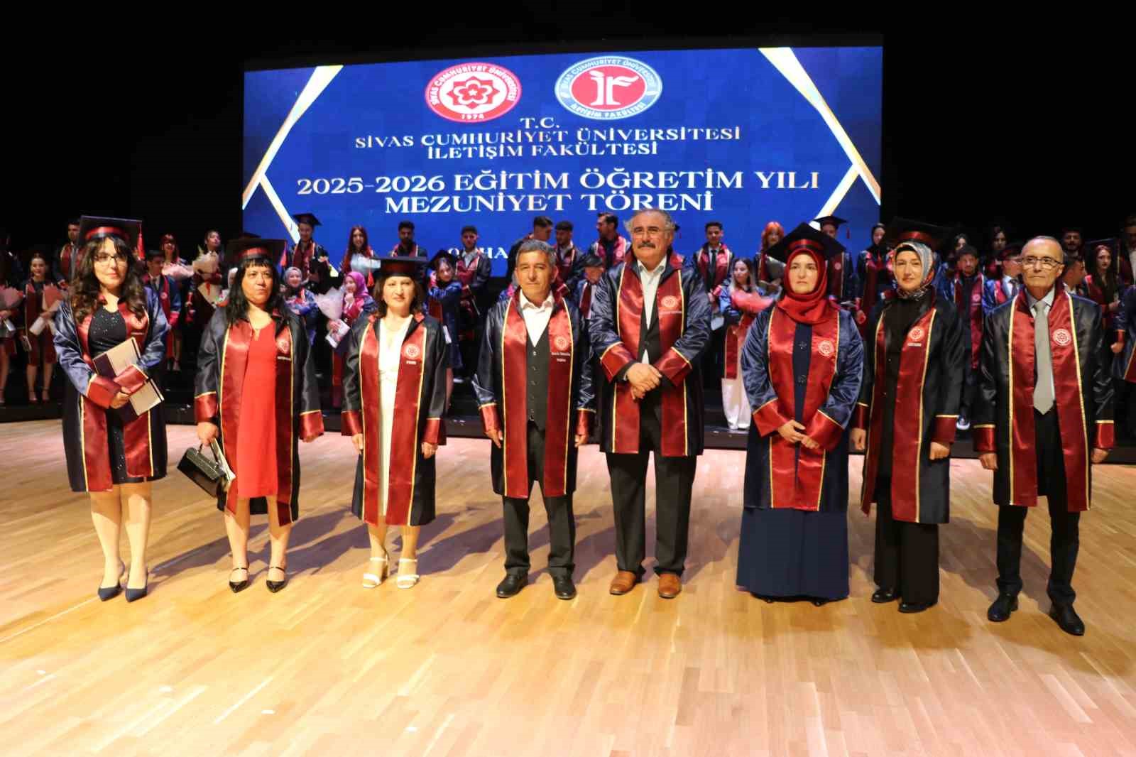 yarim asri devirdiler cubbe giyip mezun oldular 1 JYMm76Ds