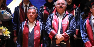 yarim-asri-devirdiler-cubbe-giyip-mezun-oldular-JkuTTx9y.jpg