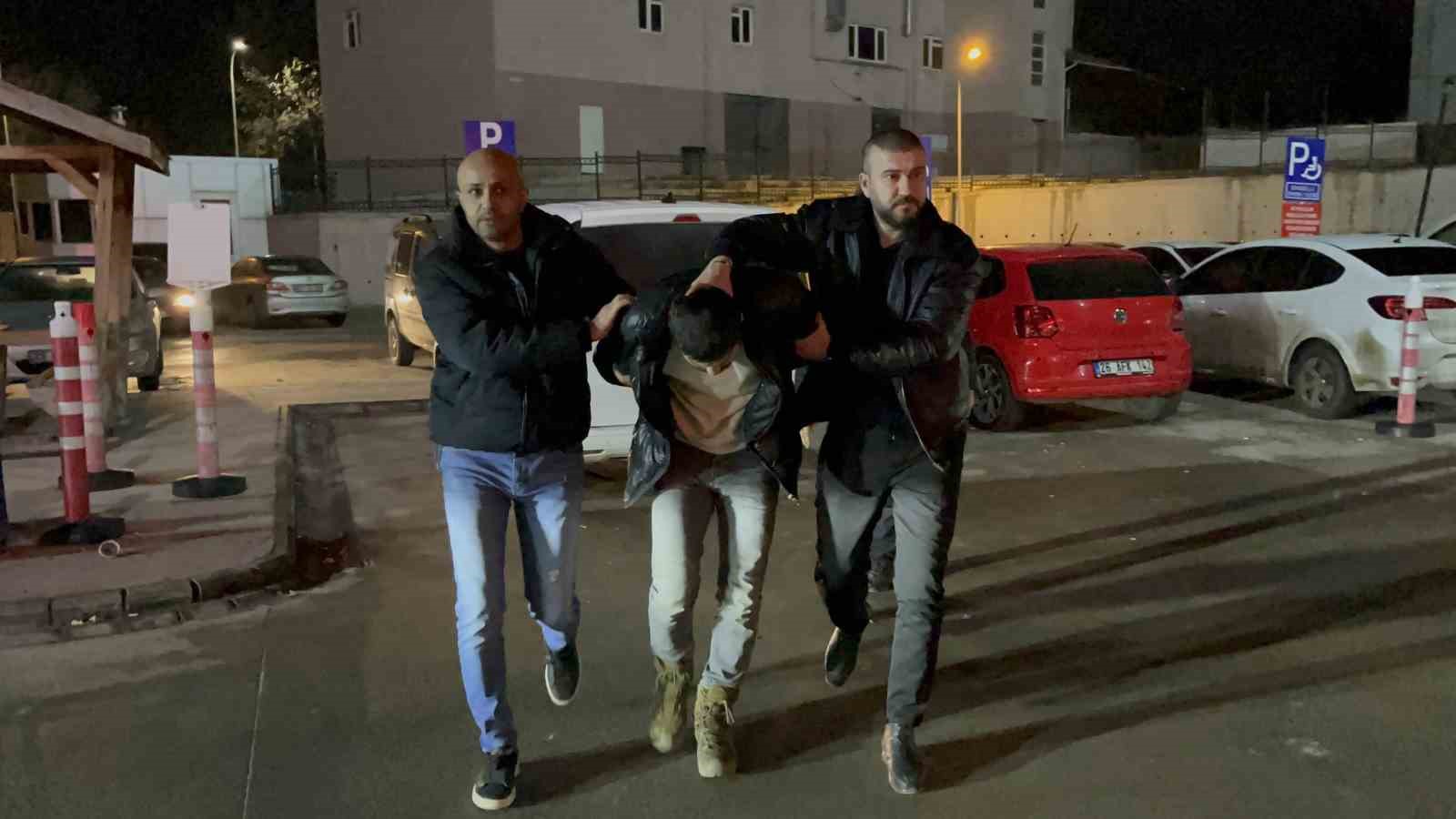 yaris ugruna 3 genci hayattan koparan surucu kactigi adreste yakalandi 2 JbW1CIcS