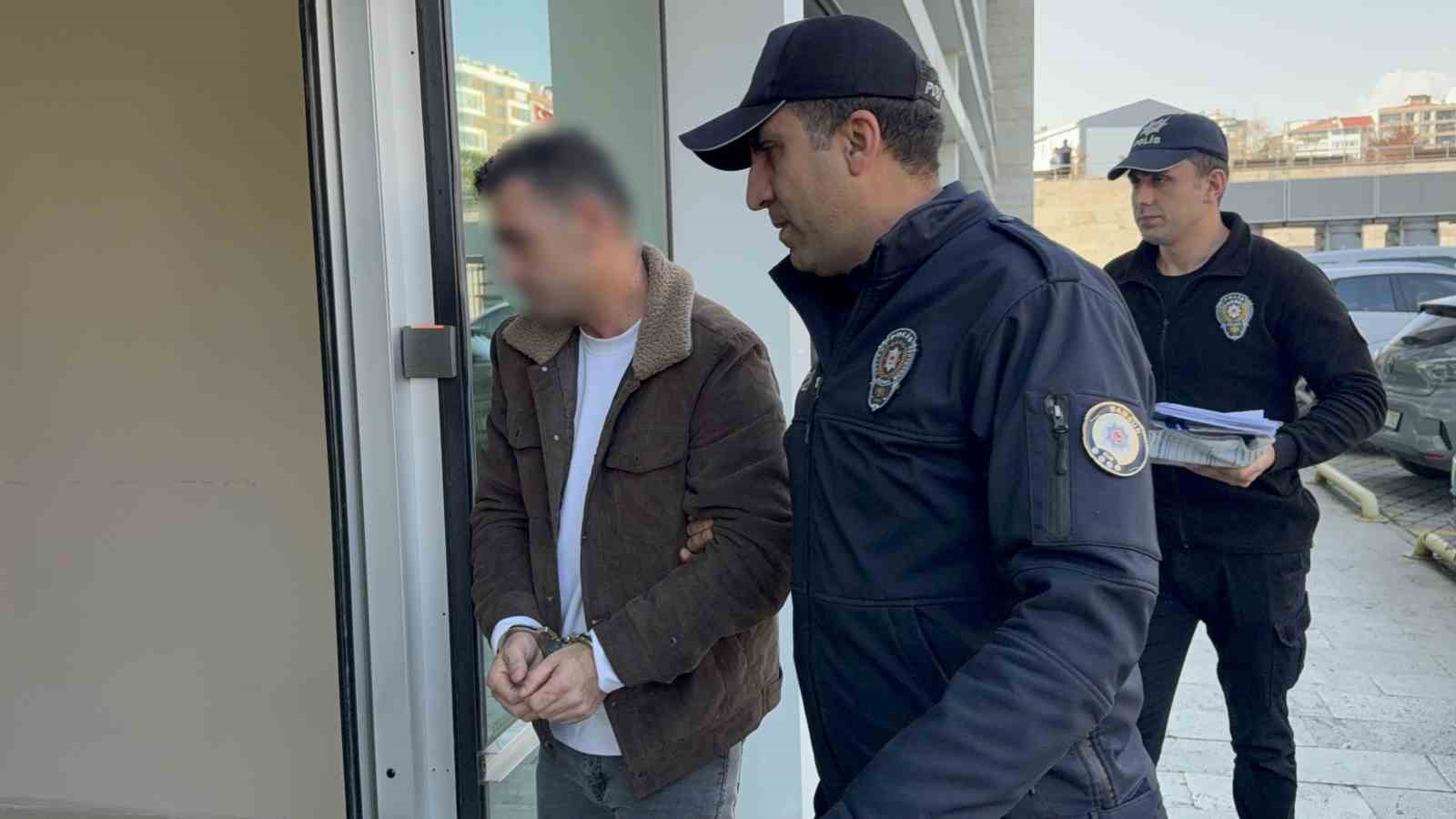 Yarışmadan dönen öğrencilerin kazasında sürücü adliyeye sevk edildi 6 yarismadan donen ogrencilerin kazasinda surucu adliyeye sevk edildi 2 kPXfRiyQ