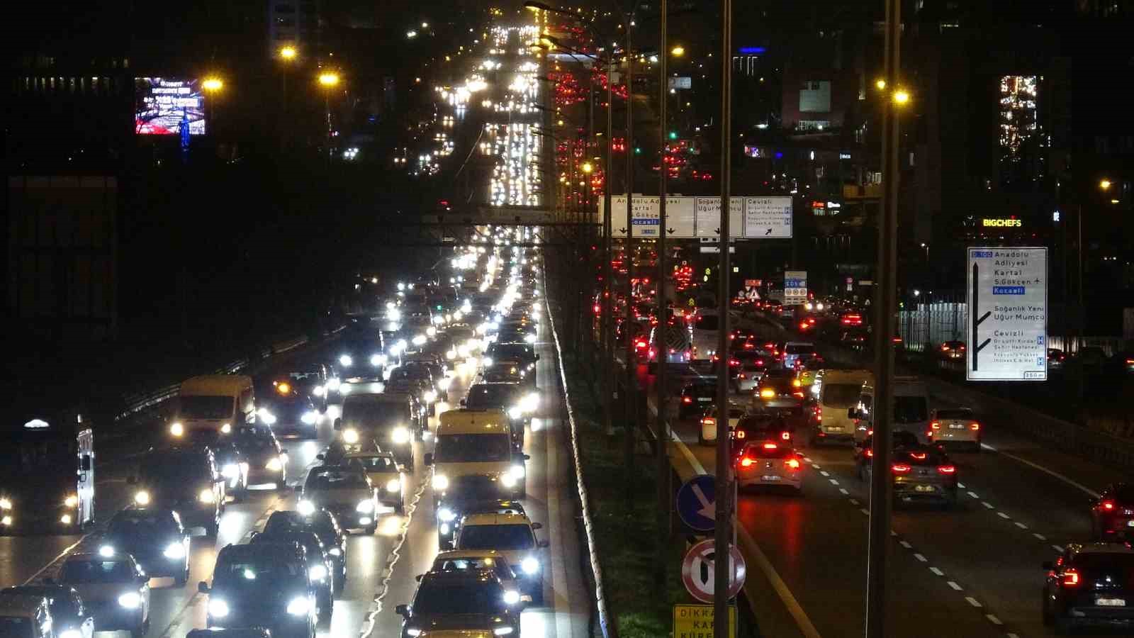 yariyil tatilinin ardindan d 100deki trafik yogunlugu havadan goruntulendi 3 JGetyuKg