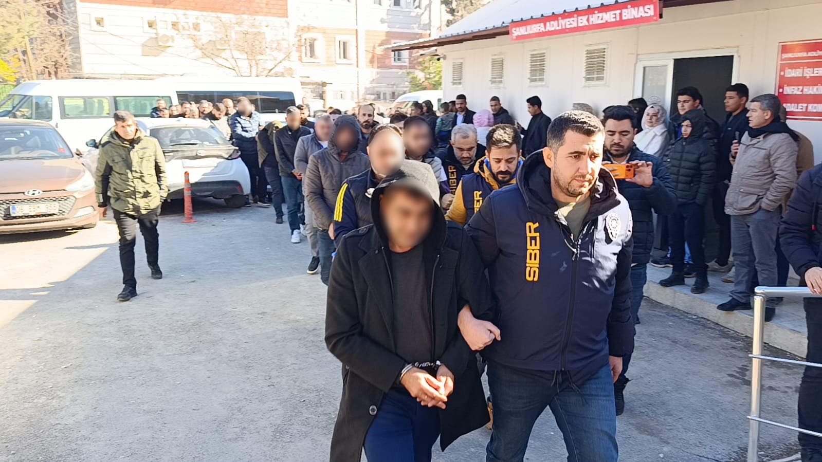 yasa disi bahis operasyonunda gozaltina alinan 28 zanli adliyeye sevk edildi 0 ACtLiXfN