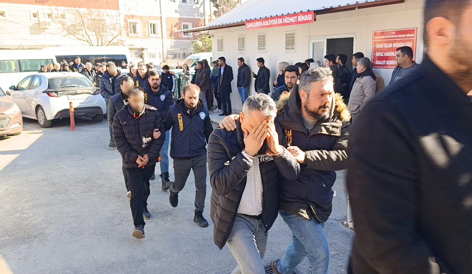 yasa disi bahis operasyonunda gozaltina alinan 28 zanli adliyeye sevk edildi 2 VekIcFVY