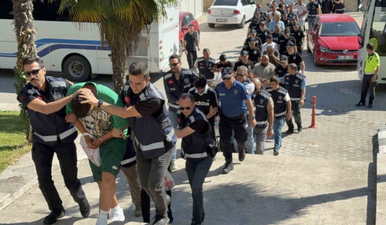 yasa-disi-bahisten-20-kisi-adliyeye-sevk-edildi-gmGvizn1.jpg