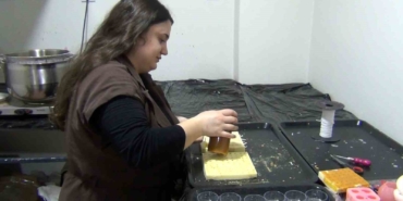 yasadigi-sehrin-simgelerini-muma-donusturuyor-OtQbzsOE.jpg