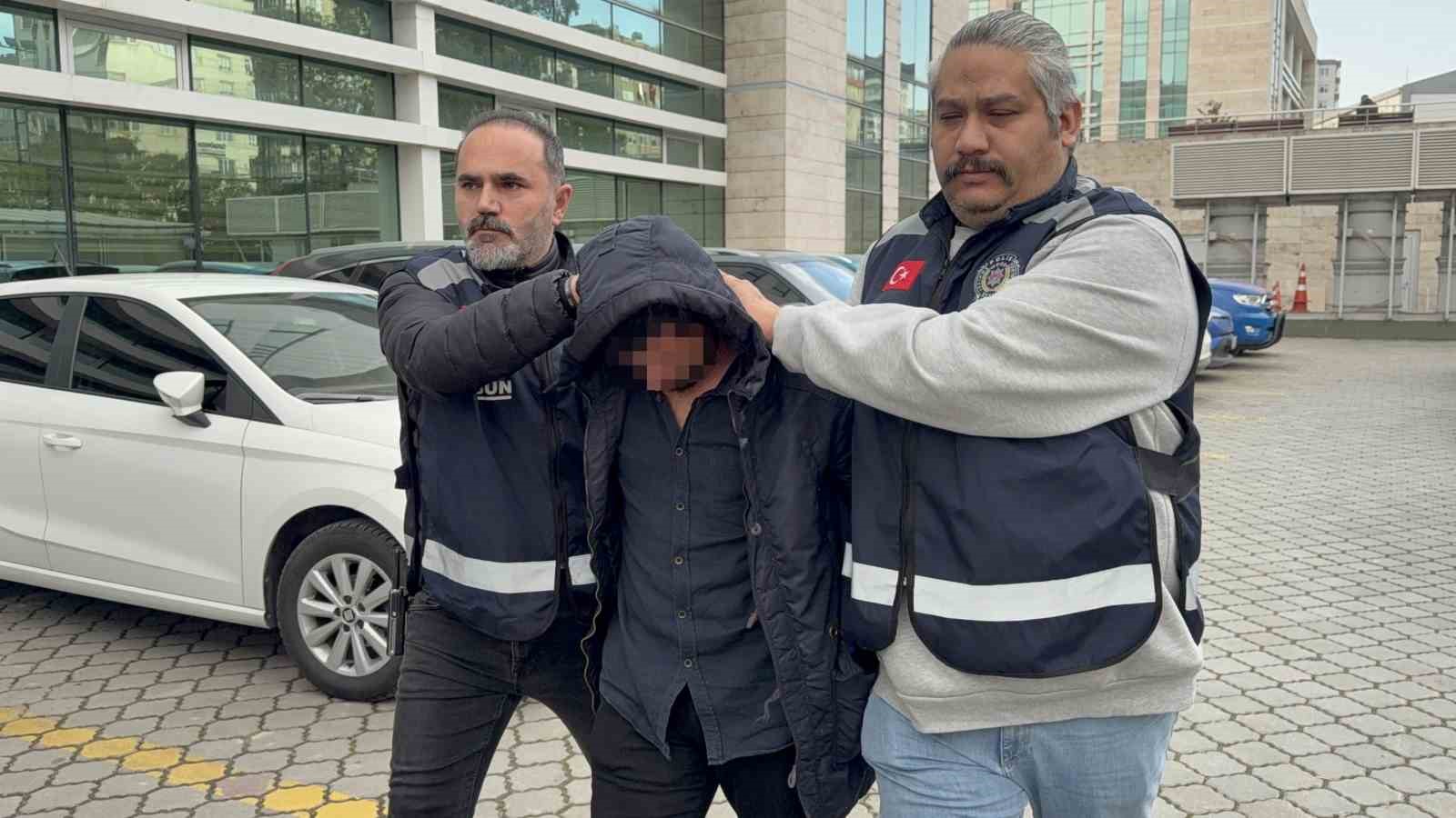 Yasak aşk cinayetinde pazarcının boğazı kesilerek öldürülmesiyle ilgili 3 kişi adliyeye sevk edildi 7 yasak ask cinayetinde pazarcinin bogazi kesilerek oldurulmesiyle ilgili 3 kisi adliyeye sevk edildi 3 LgLzWkUP