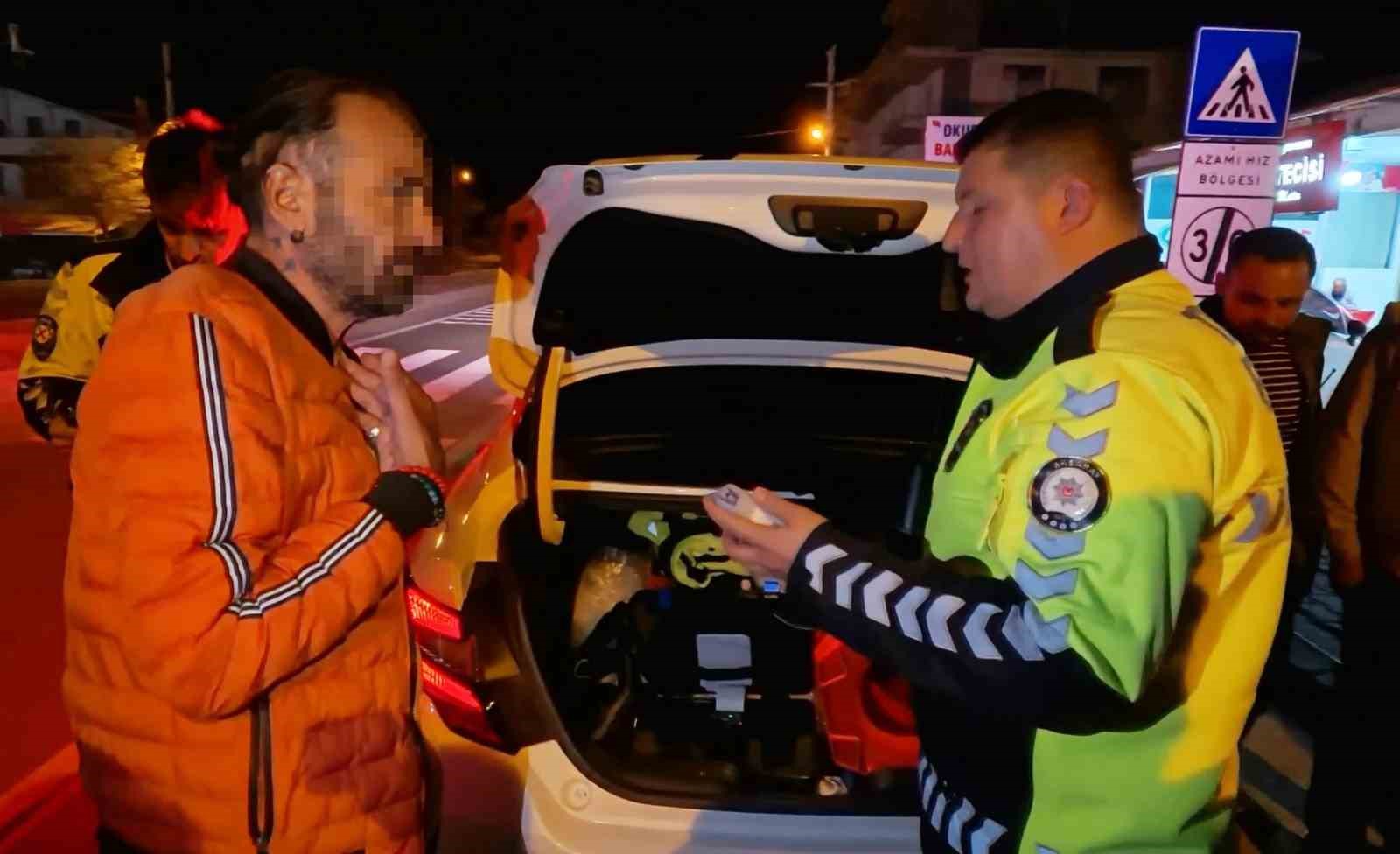 Yasal sınırın 8 kat üzerinde alkollü halde kaza yaptı, kahveye oturup çay içti 11 yasal sinirin 8 kat uzerinde alkollu halde kaza yapti kahveye oturup cay icti 7