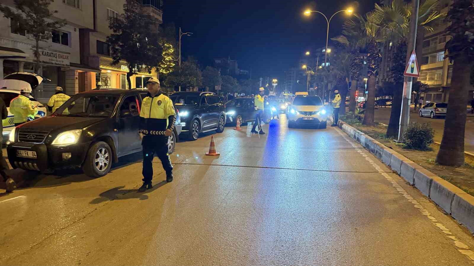 Yasal sınırın üstünde alkollü çıkan aday sürücünün ehliyeti iptal edildi, "Beni çekmeyin avukatım" diyerek kendini savundu 9 yasal sinirin ustunde alkollu cikan aday surucunun ehliyeti iptal edildi beni cekmeyin avukatim diyerek R1NHUL3W