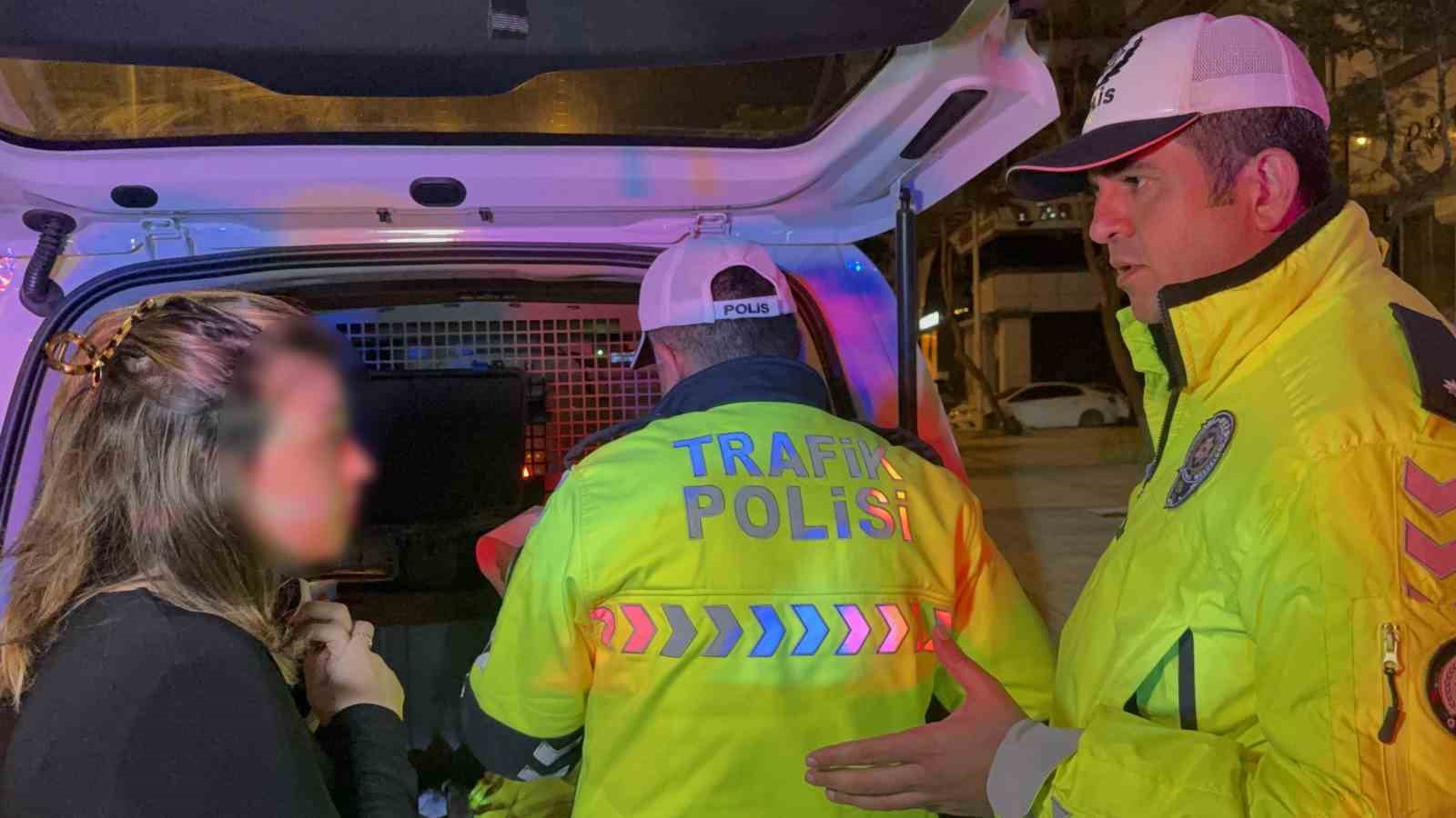 Yasal sınırın üstünde alkollü çıkan aday sürücünün ehliyeti iptal edildi, "Beni çekmeyin avukatım" diyerek kendini savundu 5 yasal sinirin ustunde alkollu cikan aday surucunun ehliyeti iptal edildi beni cekmeyin avukatim diyerek sHj9auAz