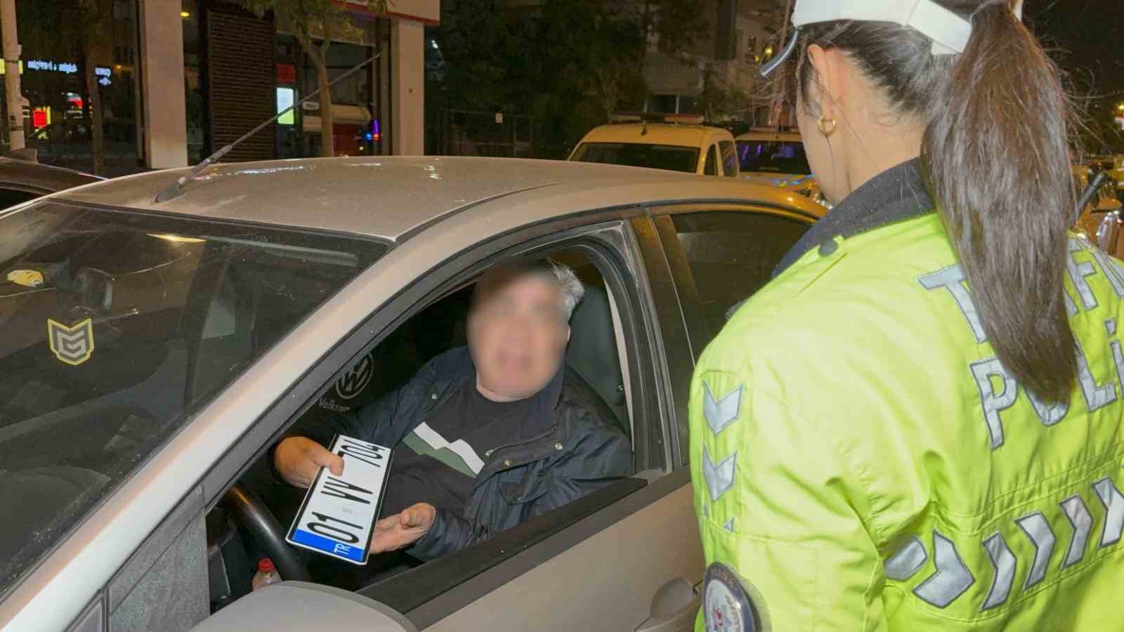 Yasal sınırın üstünde alkollü çıkan aday sürücünün ehliyeti iptal edildi, "Beni çekmeyin avukatım" diyerek kendini savundu 6 yasal sinirin ustunde alkollu cikan aday surucunun ehliyeti iptal edildi beni cekmeyin avukatim diyerek ujQzCIfL