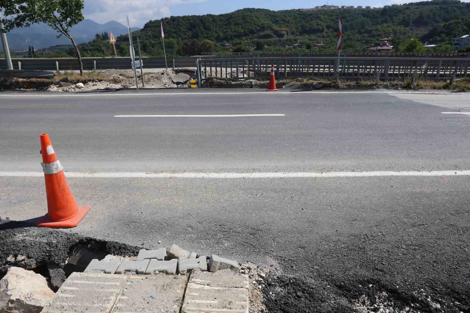Yaşanan sel felaketinde yıkılarak 2 gence mezar olan Karaçay Köprüsü onarımı yapılarak trafiğe açıldı 6 yasanan sel felaketinde yikilarak 2 gence mezar olan karacay koprusu onarimi yapilarak trafige acildi 1QRsXz5z
