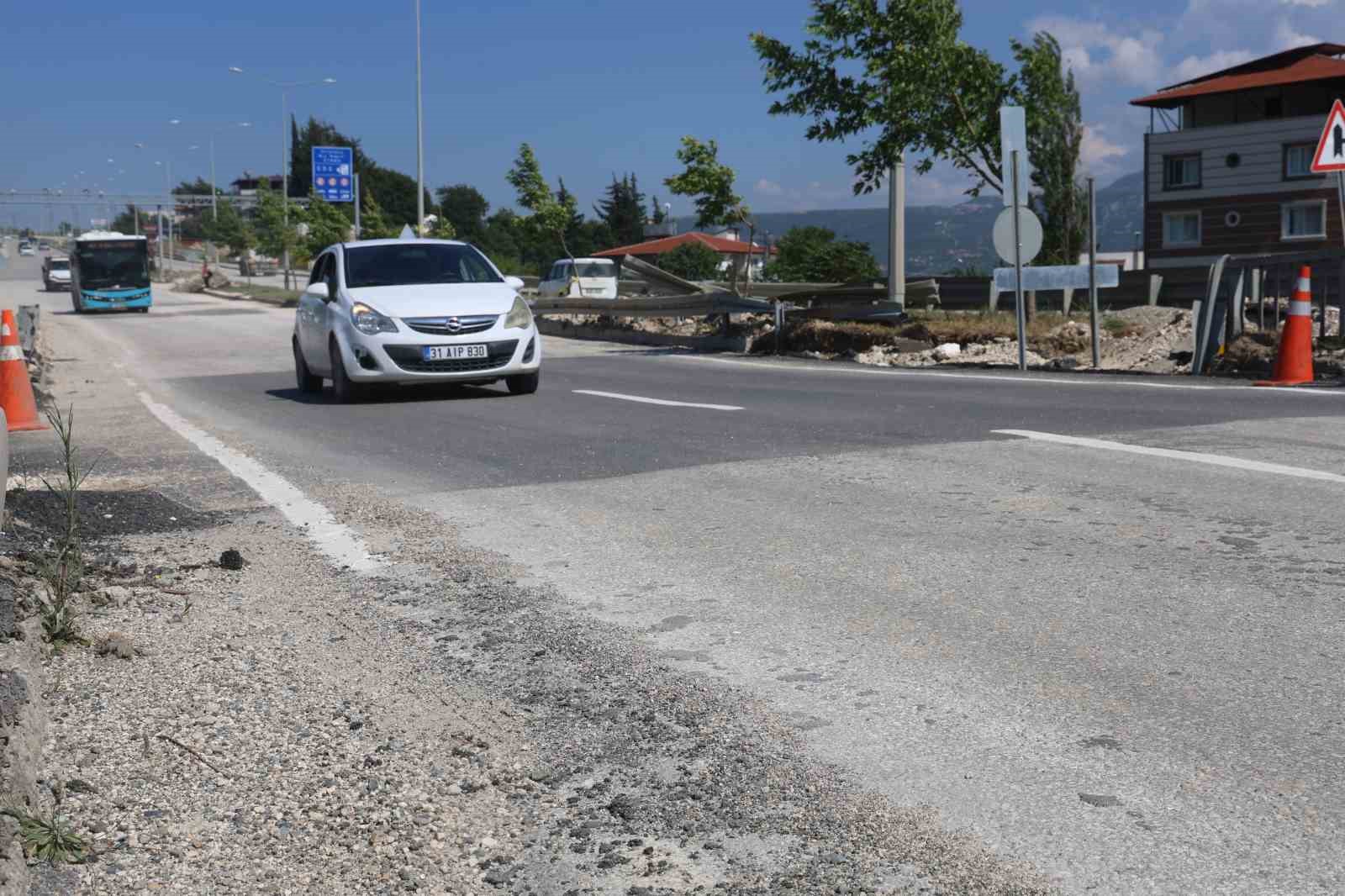 Yaşanan sel felaketinde yıkılarak 2 gence mezar olan Karaçay Köprüsü onarımı yapılarak trafiğe açıldı 7 yasanan sel felaketinde yikilarak 2 gence mezar olan karacay koprusu onarimi yapilarak trafige acildi 42fs8F4w